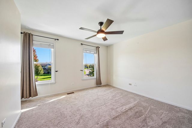 17945 W Pond Ridge Circle, Gurnee, IL 60031