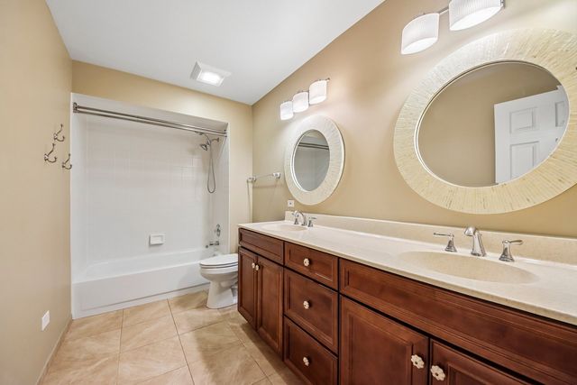 17945 W Pond Ridge Circle, Gurnee, IL 60031