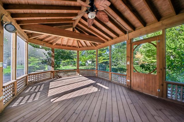 17945 W Pond Ridge Circle, Gurnee, IL 60031
