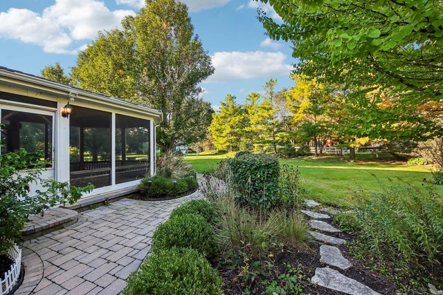 17945 W Pond Ridge Circle, Gurnee, IL 60031