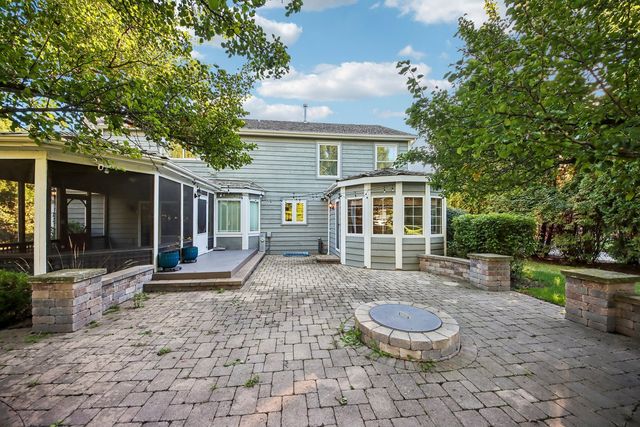 17945 W Pond Ridge Circle, Gurnee, IL 60031