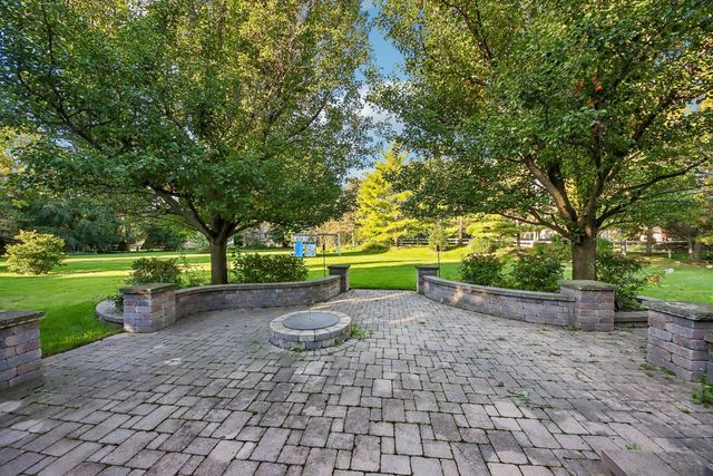17945 W Pond Ridge Circle, Gurnee, IL 60031