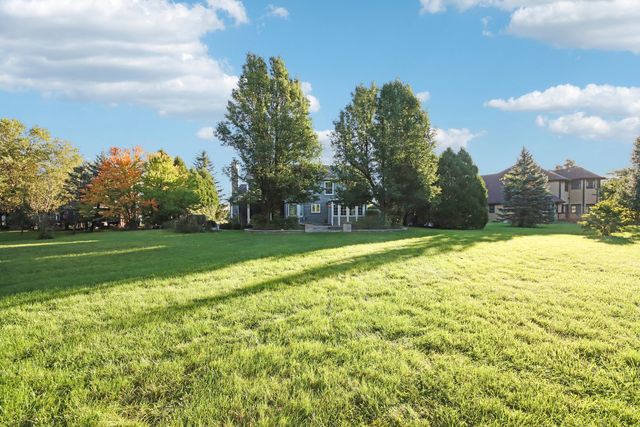 17945 W Pond Ridge Circle, Gurnee, IL 60031