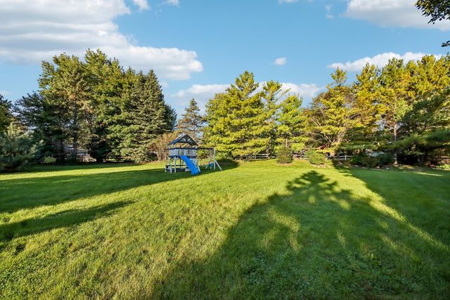 17945 W Pond Ridge Circle, Gurnee, IL 60031