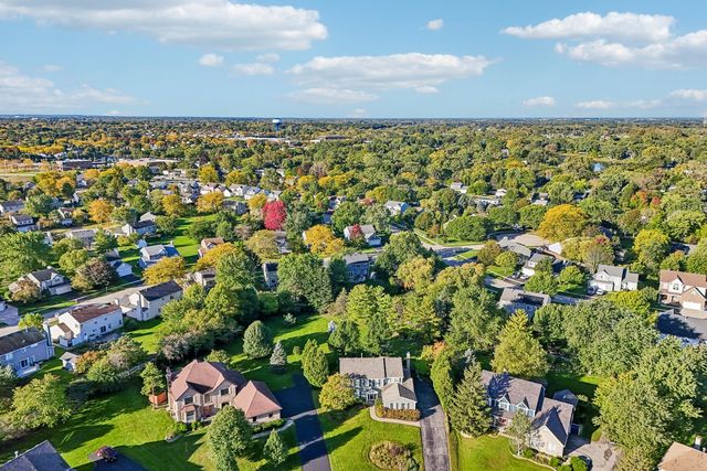 17945 W Pond Ridge Circle, Gurnee, IL 60031