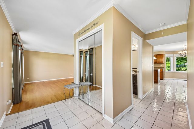 17945 W Pond Ridge Circle, Gurnee, IL 60031