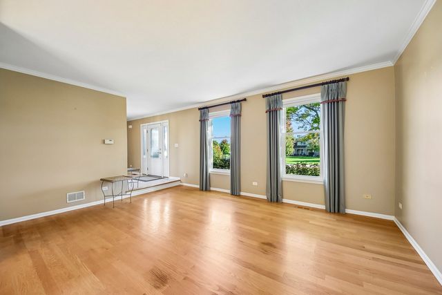 17945 W Pond Ridge Circle, Gurnee, IL 60031