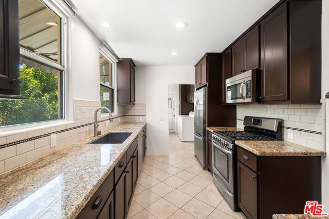 119 N Orange Drive, Los Angeles, CA 90036