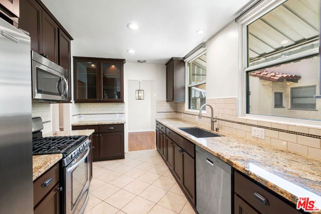 119 N Orange Drive, Los Angeles, CA 90036