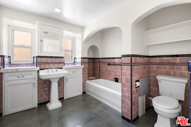 119 N Orange Drive, Los Angeles, CA 90036