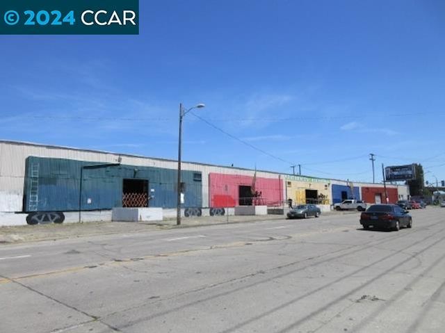 4250 E 10Th St, Oakland, CA 94608