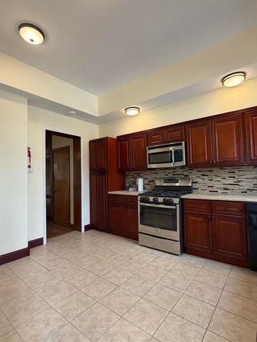 49 EAST 33RD ST, Bayonne, NJ 07002