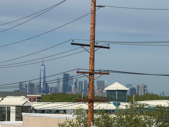 49 EAST 33RD ST, Bayonne, NJ 07002
