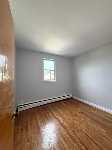 49 EAST 33RD ST, Bayonne, NJ 07002