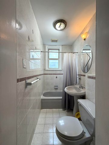49 EAST 33RD ST, Bayonne, NJ 07002