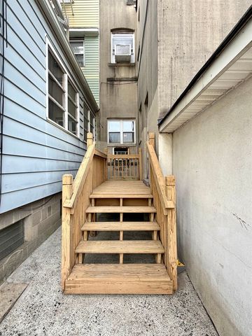 49 EAST 33RD ST, Bayonne, NJ 07002