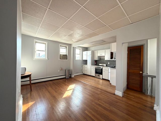 49 EAST 33RD ST, Bayonne, NJ 07002