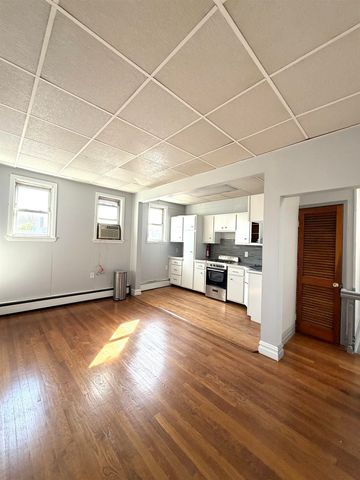 49 EAST 33RD ST, Bayonne, NJ 07002