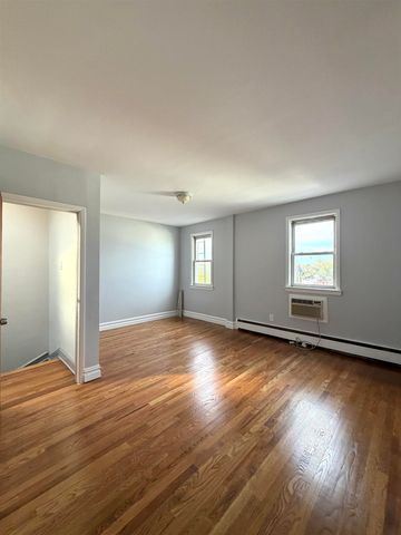 49 EAST 33RD ST, Bayonne, NJ 07002
