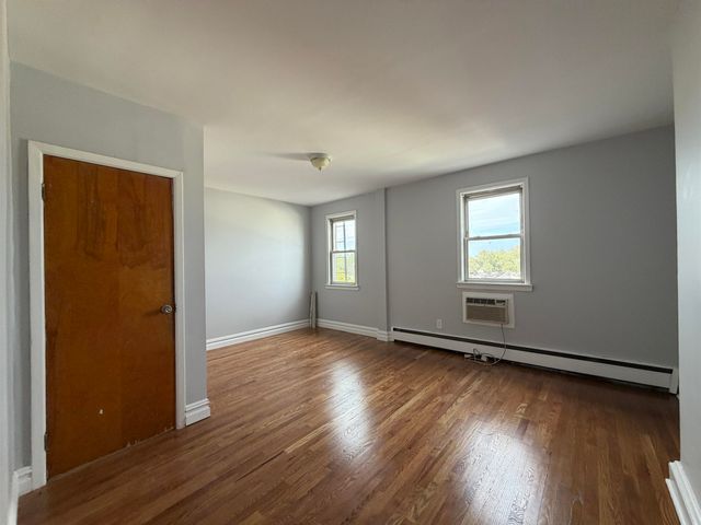 49 EAST 33RD ST, Bayonne, NJ 07002