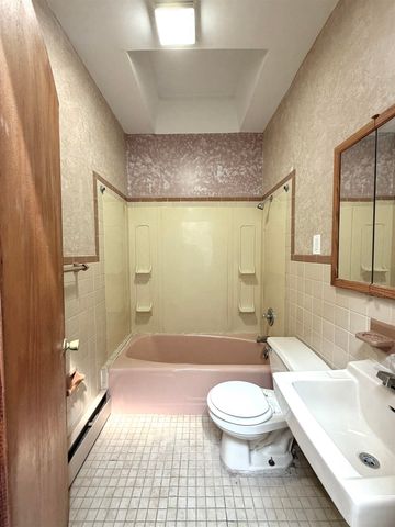 49 EAST 33RD ST, Bayonne, NJ 07002