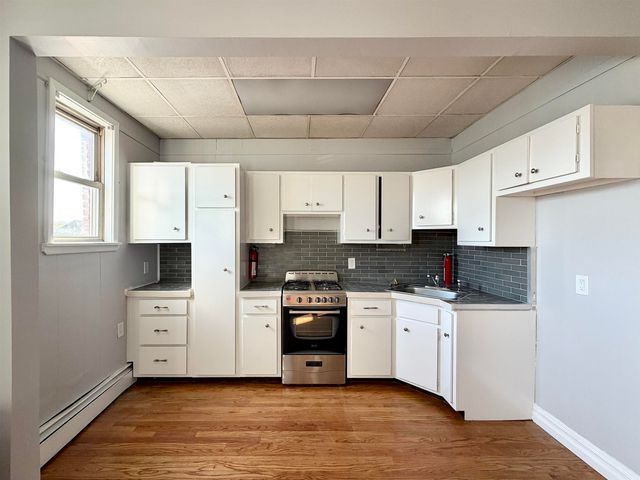 49 EAST 33RD ST, Bayonne, NJ 07002