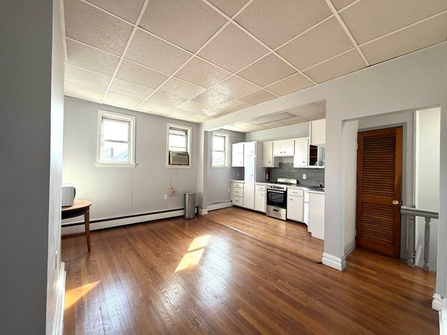 49 EAST 33RD ST, Bayonne, NJ 07002