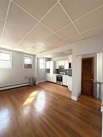 49 EAST 33RD ST, Bayonne, NJ 07002