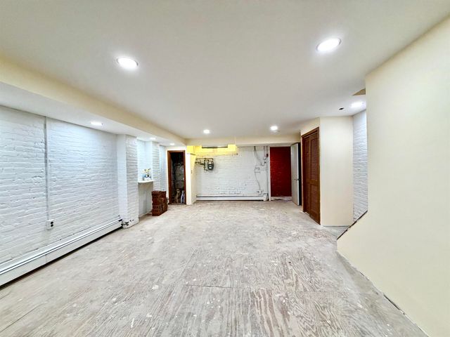 49 EAST 33RD ST, Bayonne, NJ 07002