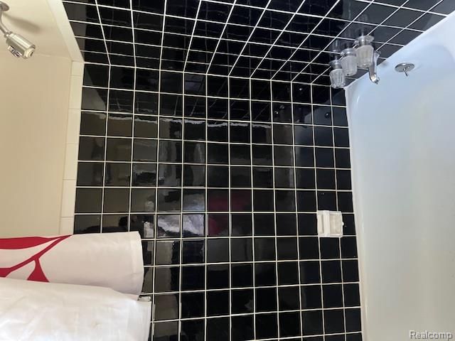 14526 Evergreen Road, Detroit, MI 48223