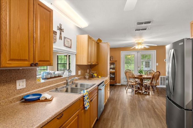 11 Naples Drive, Omaha, TX 75571