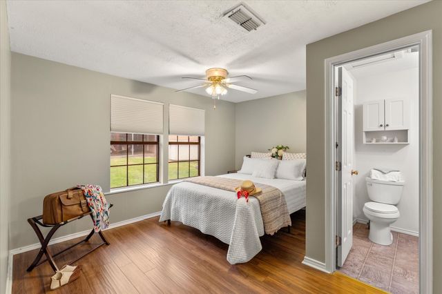 11 Naples Drive, Omaha, TX 75571