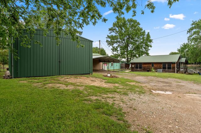 11 Naples Drive, Omaha, TX 75571