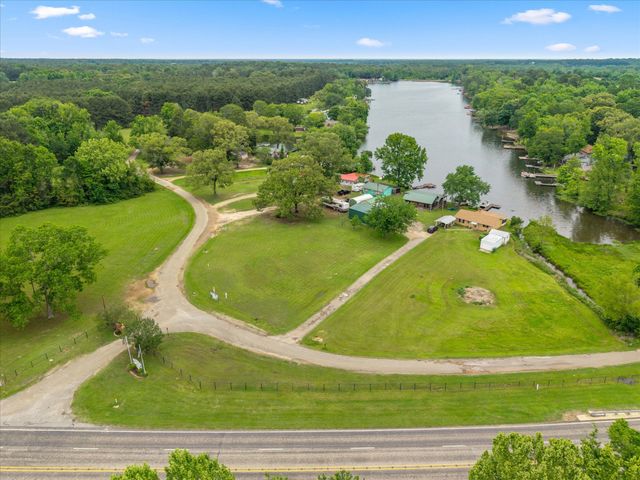 11 Naples Drive, Omaha, TX 75571