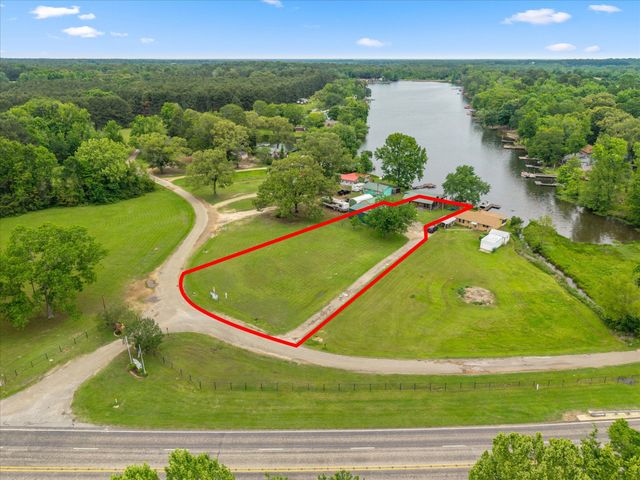 11 Naples Drive, Omaha, TX 75571