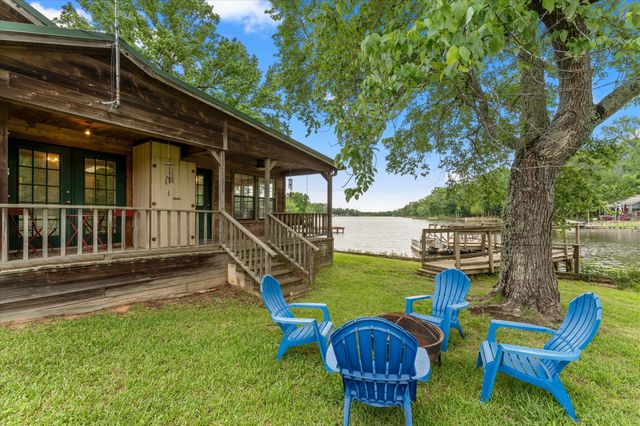 11 Naples Drive, Omaha, TX 75571