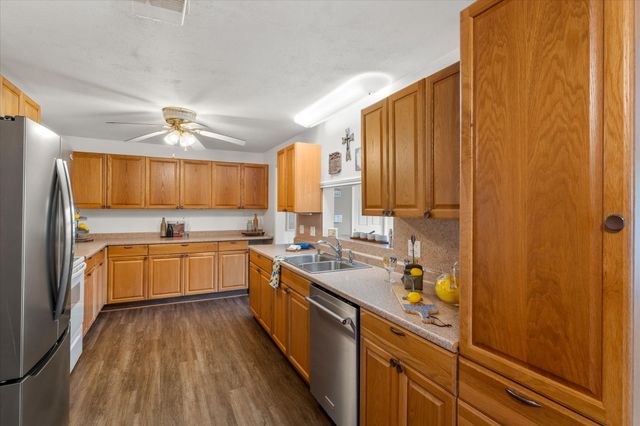 11 Naples Drive, Omaha, TX 75571