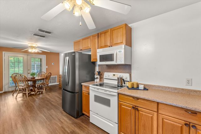 11 Naples Drive, Omaha, TX 75571