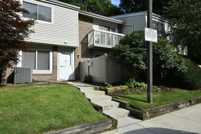211 Springmeadow Drive J, Holbrook, NY 11741