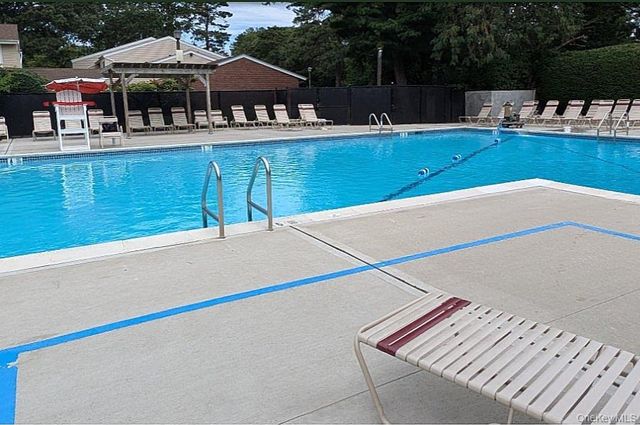 211 Springmeadow Drive J, Holbrook, NY 11741