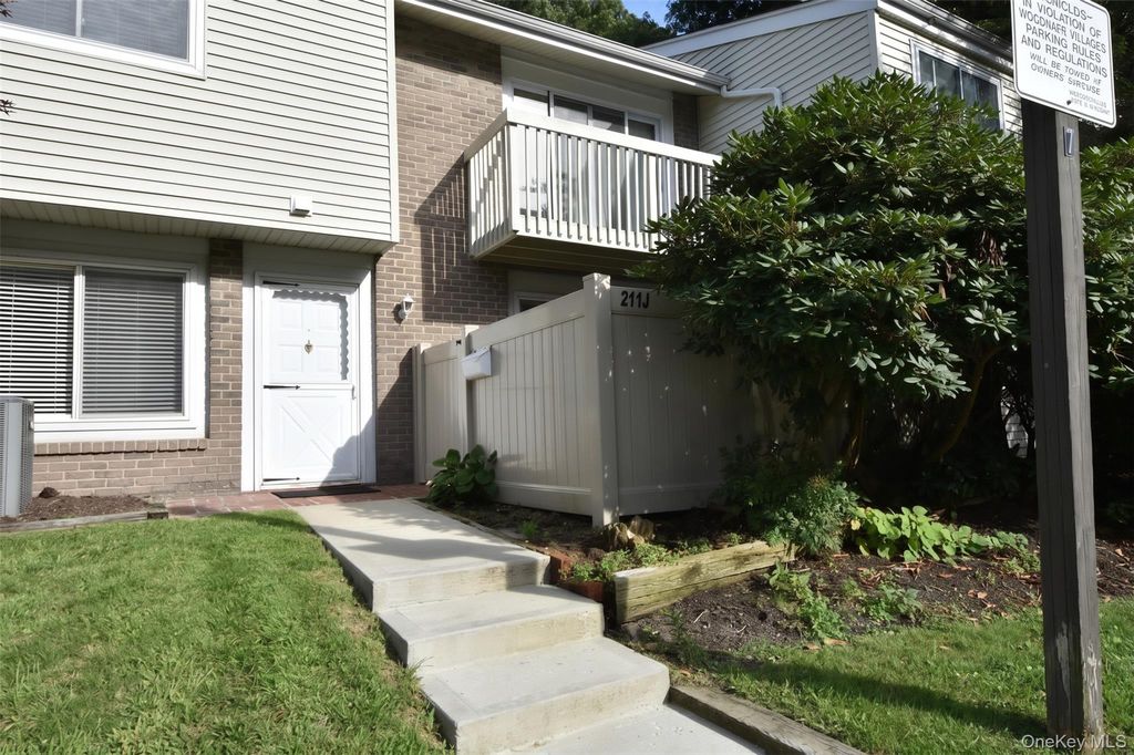 211 Springmeadow Drive J, Holbrook, NY 11741