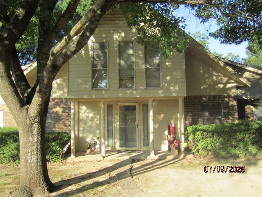 1530 S Dallas Avenue, Lancaster, TX 75146
