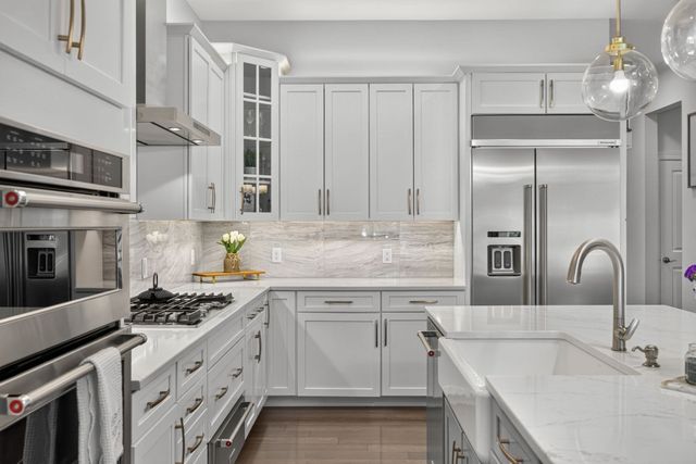 30 Briarwood, Plymouth, MA 02360