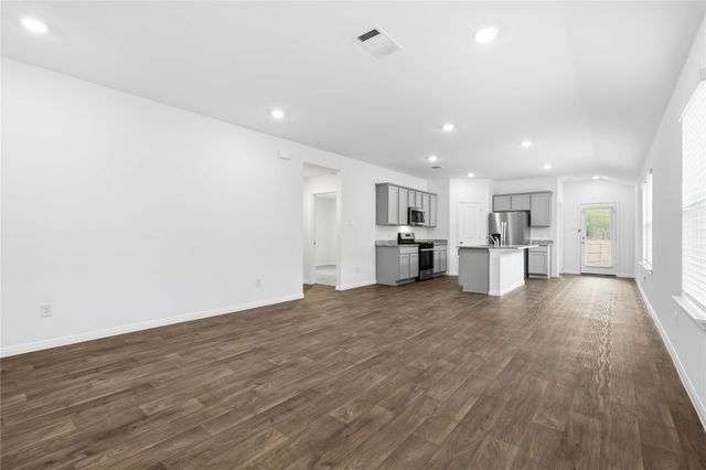 727 Gladiola LOOP, Kyle, TX 78640