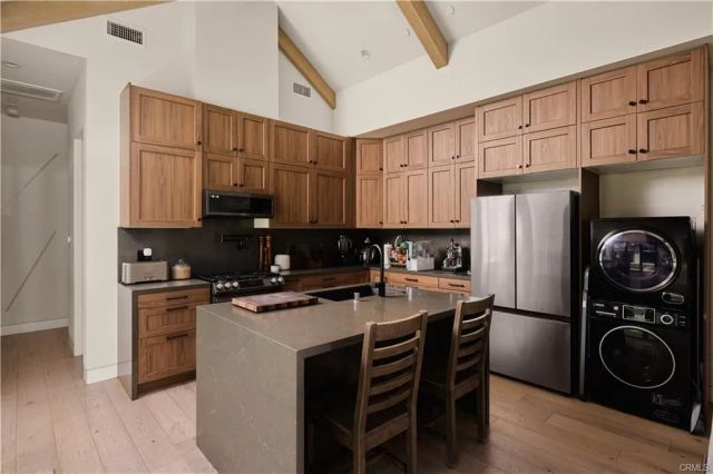 3076 Glenhurst Avenue, Los Angeles, CA 90039