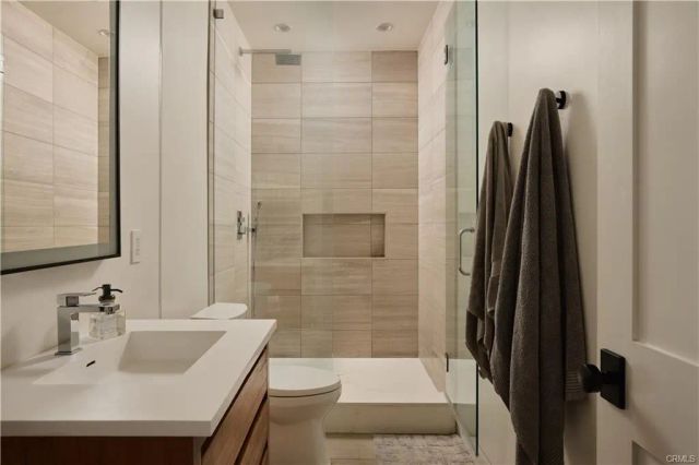 3076 Glenhurst Avenue, Los Angeles, CA 90039