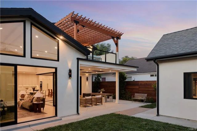 3076 Glenhurst Avenue, Los Angeles, CA 90039