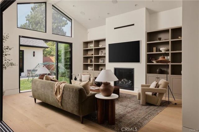 3076 Glenhurst Avenue, Los Angeles, CA 90039