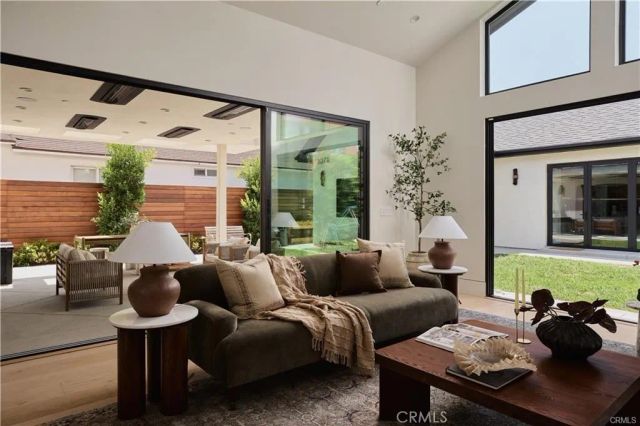 3076 Glenhurst Avenue, Los Angeles, CA 90039