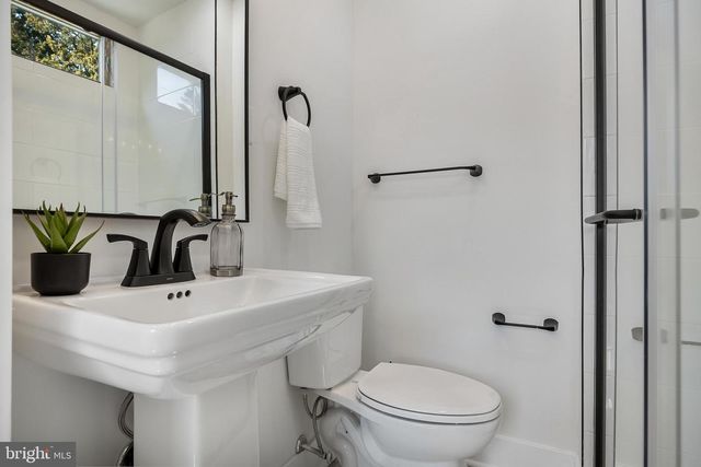 16 W GREENWOOD AVE, Oaklyn, NJ 08107